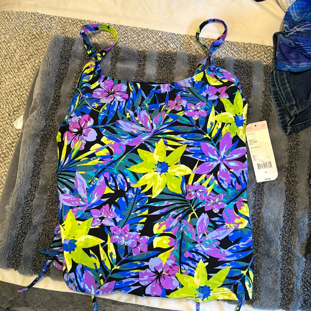 NWT SWIM TOP